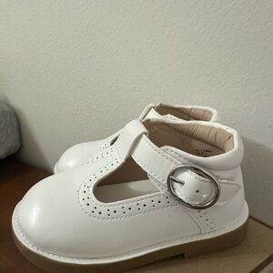 Amazon Essentials White T-Strap Mary Jane Shoes for Kids